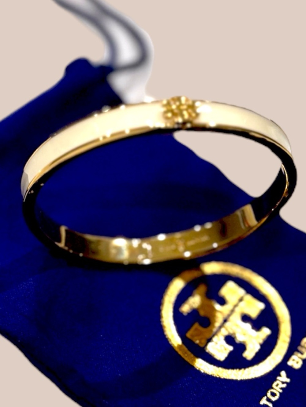 TORY BURCH RAISE KIRA LOGO LACQUERED BRACELET - Picture 7 of 7